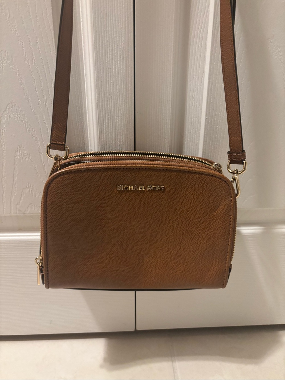 Michael Kors Tan Leather Crossbody Camera Bag with Gold Hardware - Picture 1 of 4